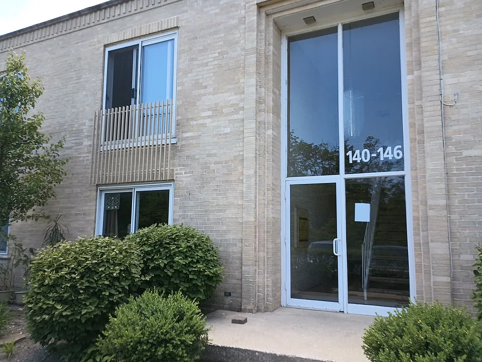 140 Green Bay Rd #2
