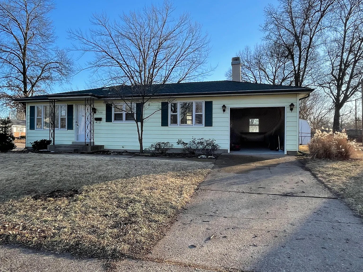 700 Bellflower Dr photo 1