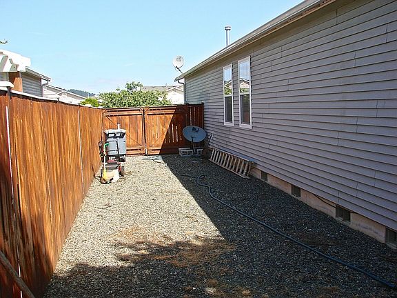 5th image of 112 Nelsen St NE