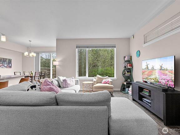 5th image of 517 Spring Vista Place