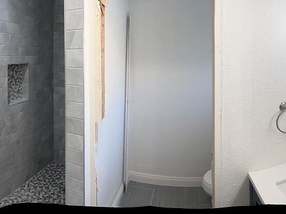 5th image of 1441 Morris Ave