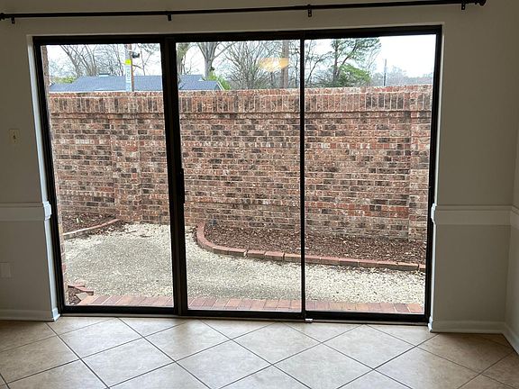 3rd image of 301 Top Hill Dr