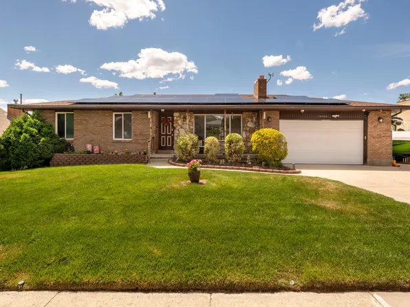 10032 S Blossom Dr, Sandy, UT 84092