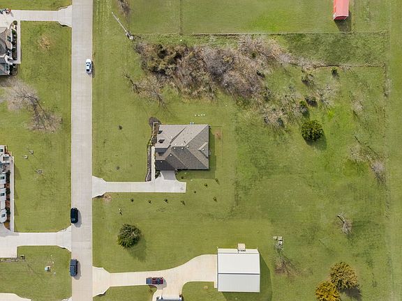 4th image of 331 Buckthorn Dr
