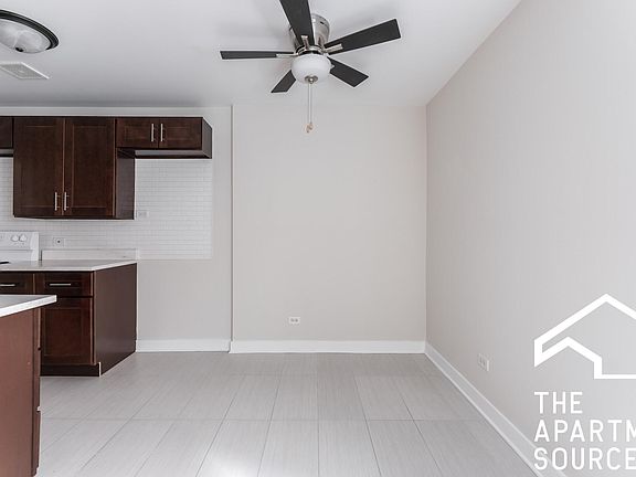 3rd image of 5841 N Winthrop Ave #F204