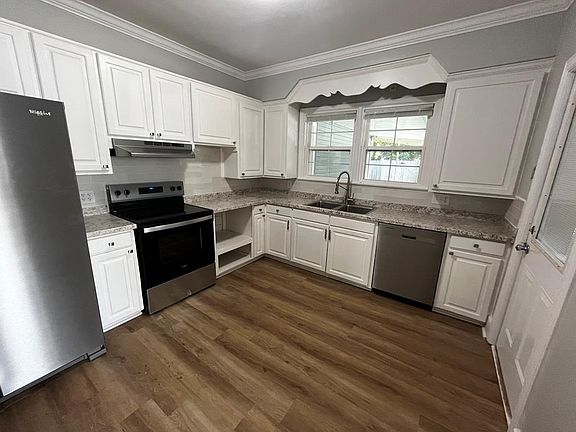 5th image of 926 Johnson St SE
