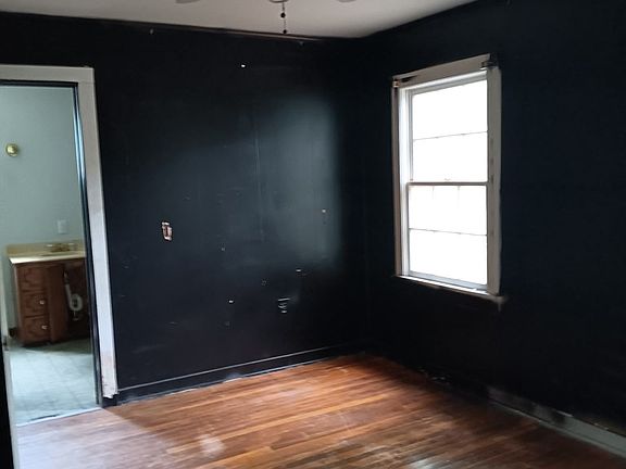4th image of 360 W Adams Ave