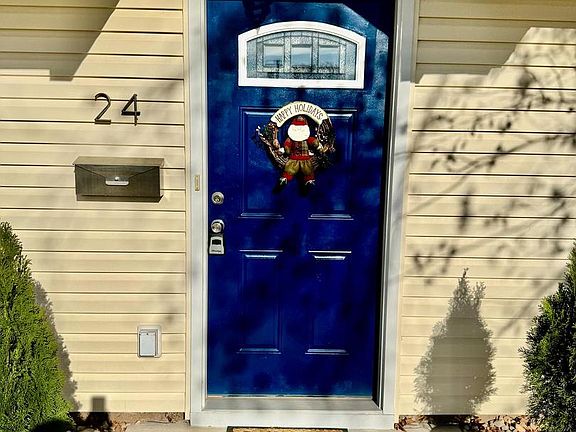 5th image of 24 Robin Hill Ln