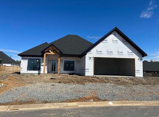 712 Bitterroot Dr, Benton, AR 72019