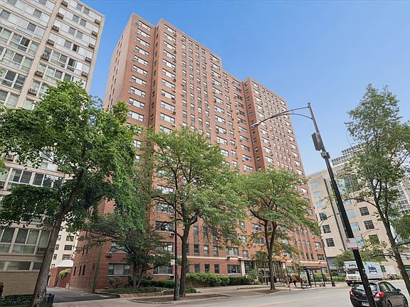 2nd image of 2909 N Sheridan Rd APT 1310