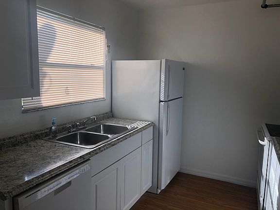 5th image of 1410 Montana St
