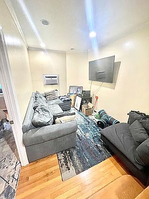 5th image of 2815 47th St APT 1F
