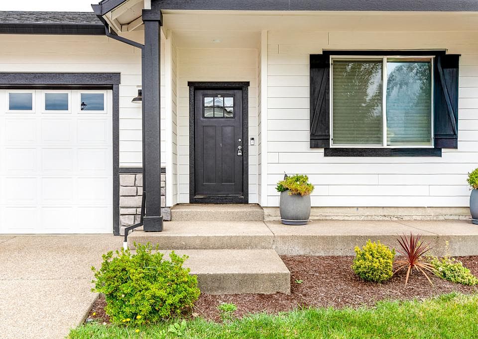1st image of 4016 SE Winslow Ct