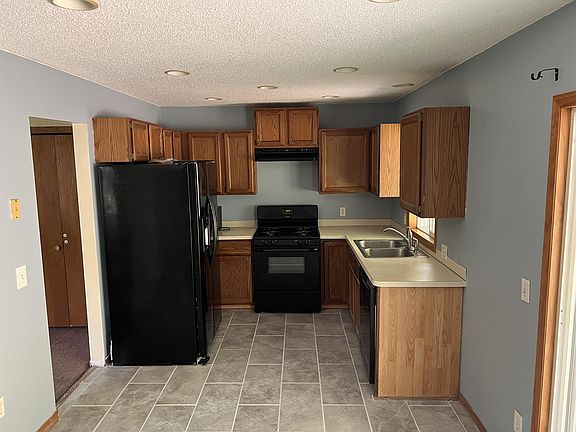 4th image of 8653 Woodlawn Dr