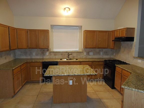 4th image of 3313 Briar Ln