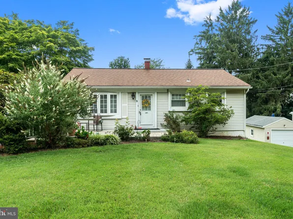 5 Fahnestock Rd, Malvern, PA 19355