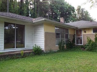 13 Pine Grove Dr, Nelsonville, OH 45764