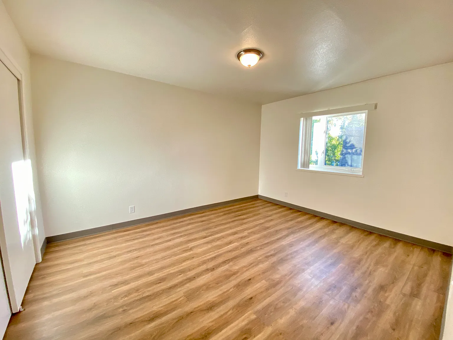 1713 Ross Cir — Photo 3