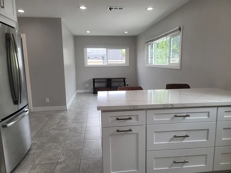 3948 Rose Ave — Photo 7
