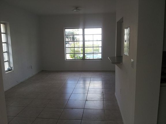 2nd image of 704 14th St APT 11