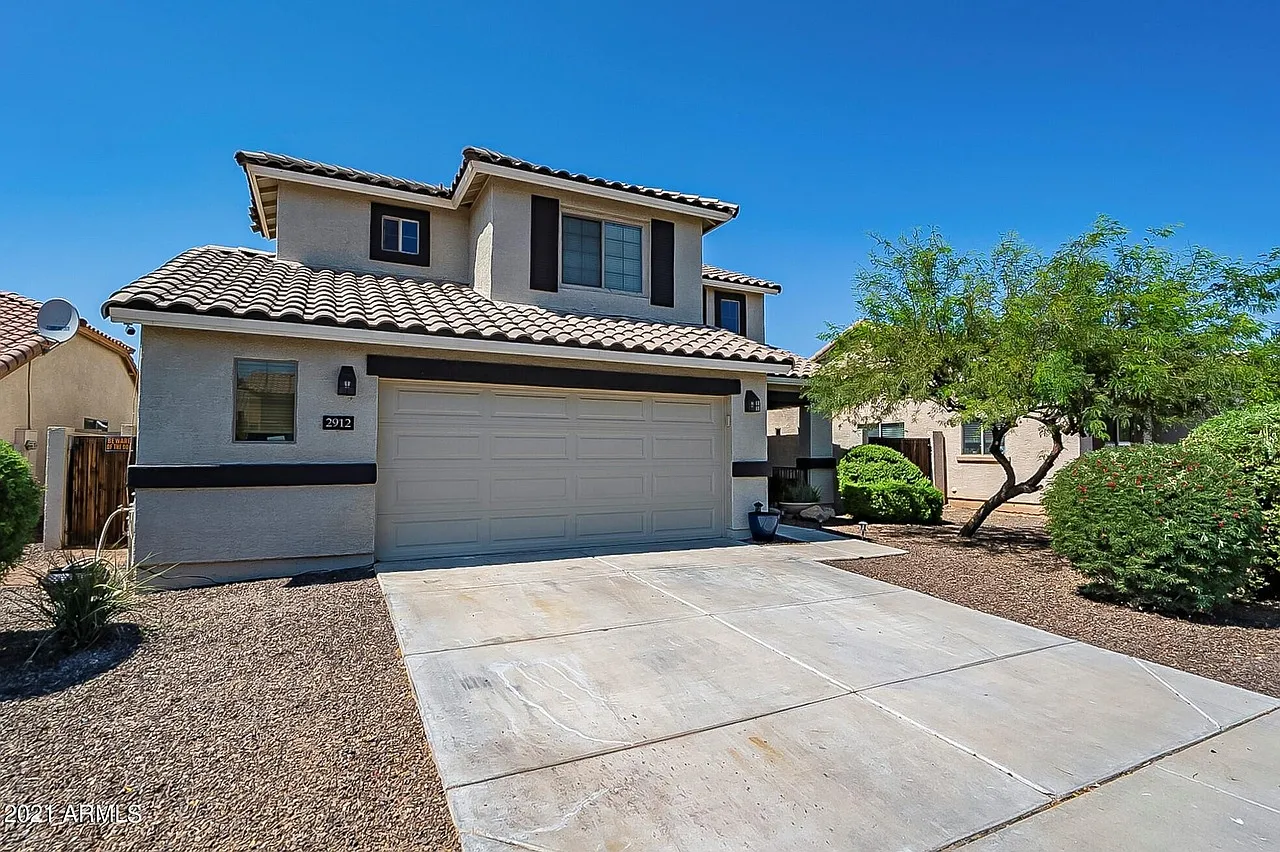 5 bed, 2218 sqft, $2,600 — Photo 2