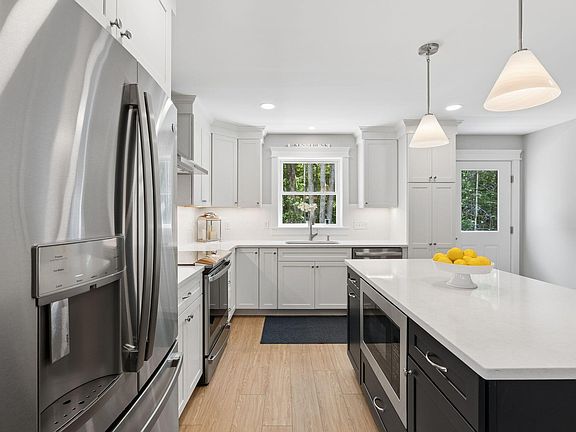 4th image of 11 Creekside Court #6