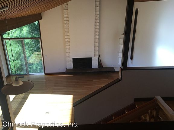 5th image of 2530 Woodland Dr