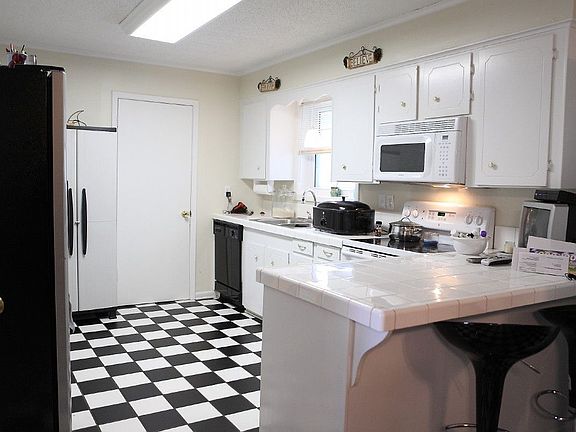 5th image of 6334 Manor Dr