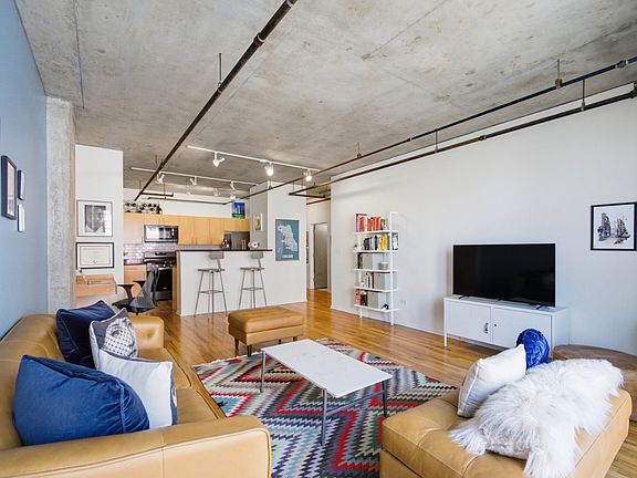 2nd image of 700 W Van Buren St APT 602