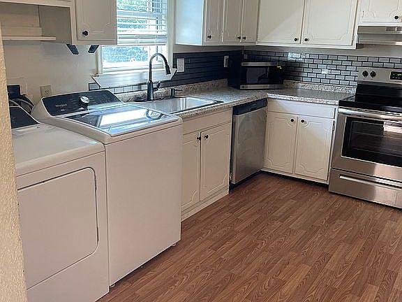 3rd image of 704 Atterbury Ct