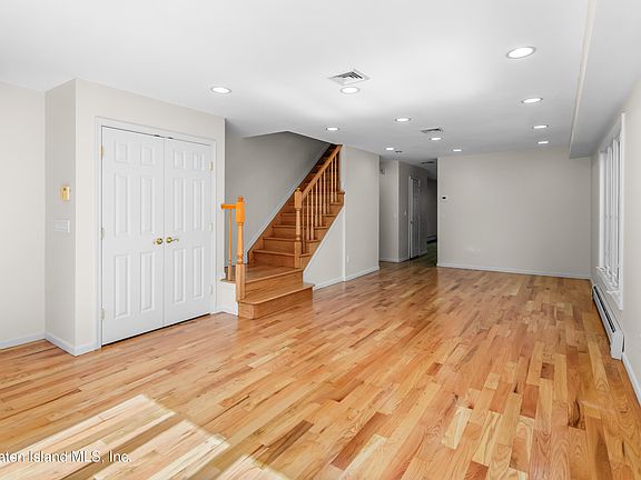 4th image of 185 Martin Ave