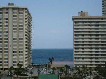 4th image of 4250 Galt Ocean Dr APT 8E