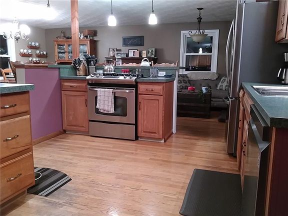 3rd image of 19 Crystal Springs Ln