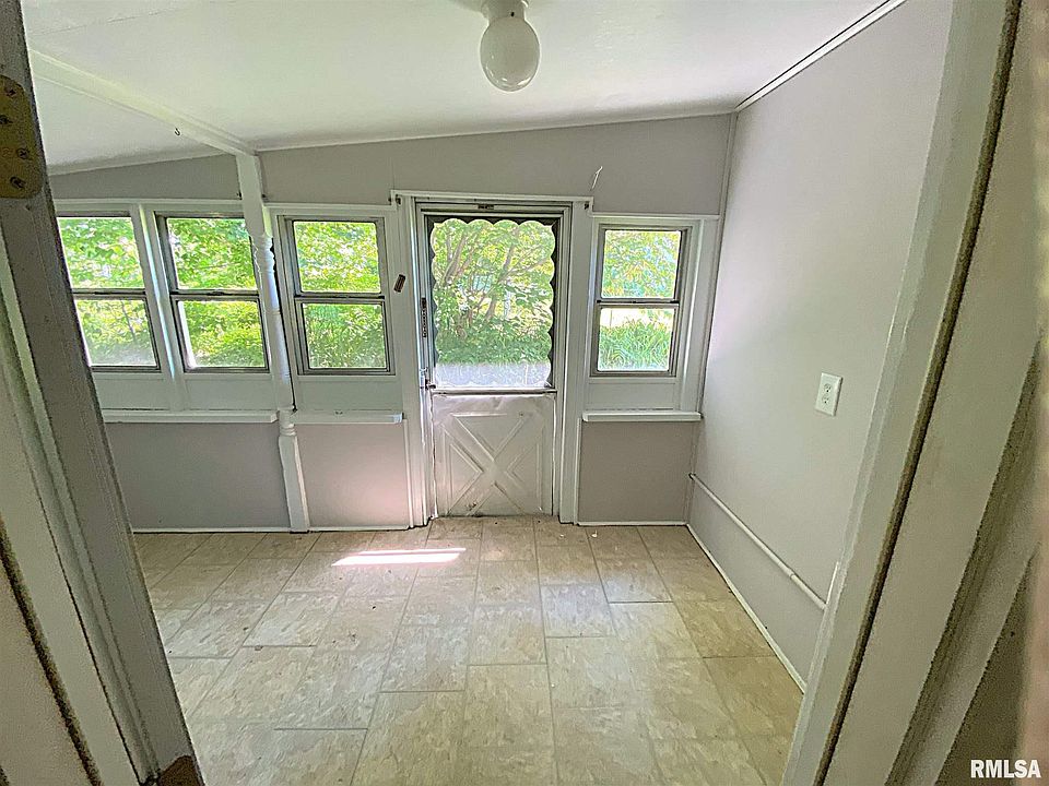 805 Vaux St, Zeigler, IL 62999 Zillow