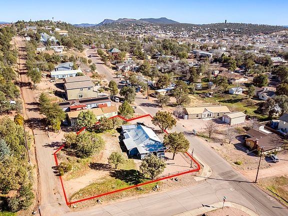 4th image of 912 W Summit St