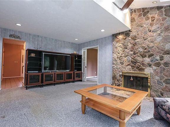 5th image of 5 Little Acorn Cir
