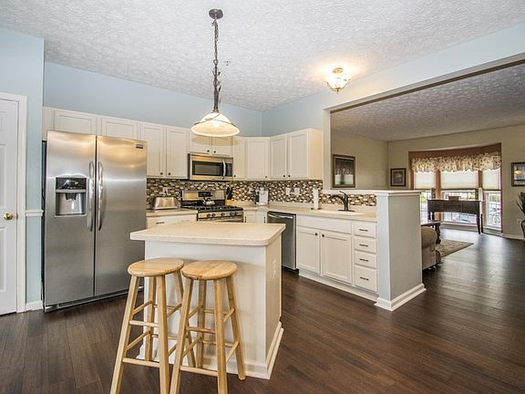 2nd image of 1028 Jeanett Way