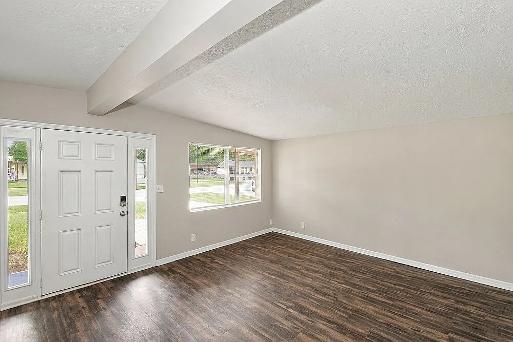 3 bed, 2.0 bath, 1512 sqft, $1,825 — Photo 3
