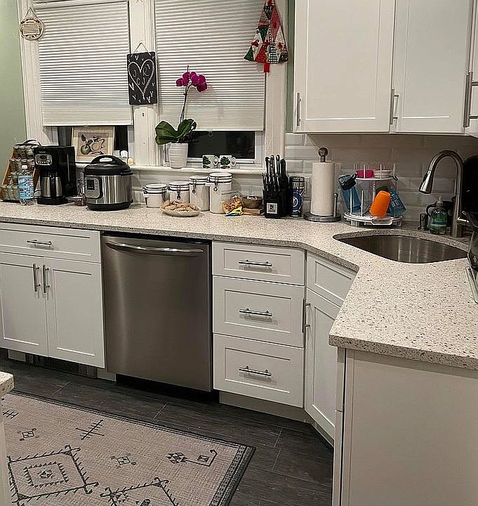 1st image of 41 W Hitchcock Ave