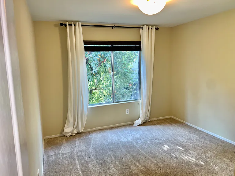 1023 E Freedom Ave — Photo 14