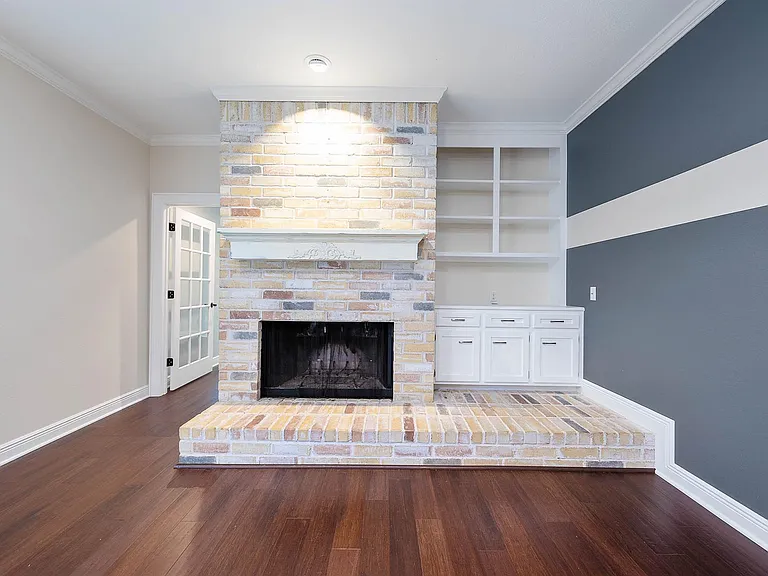 2470 Country Club Dr — Photo 5