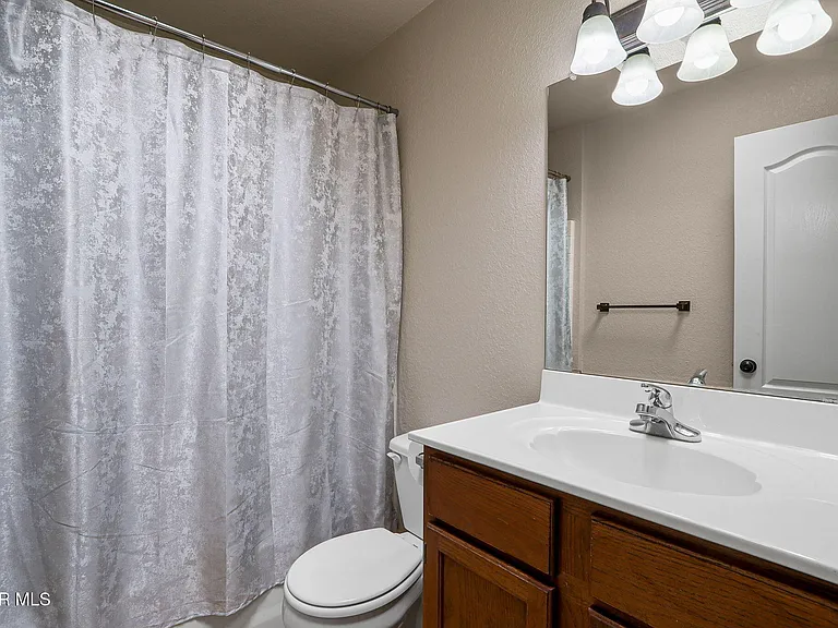 2057 Shreya St — Photo 36
