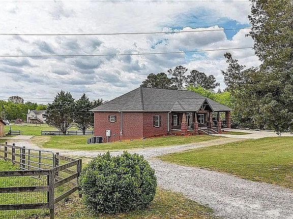 2nd image of 367 Big Pond Rd