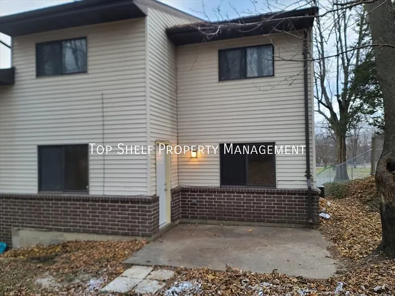1322 Williams St — Photo 8
