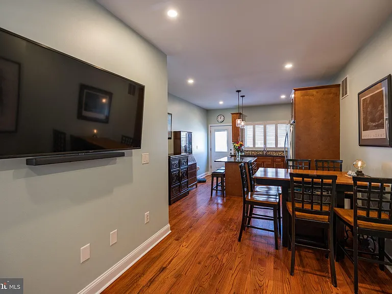 2217 League St — Photo 4