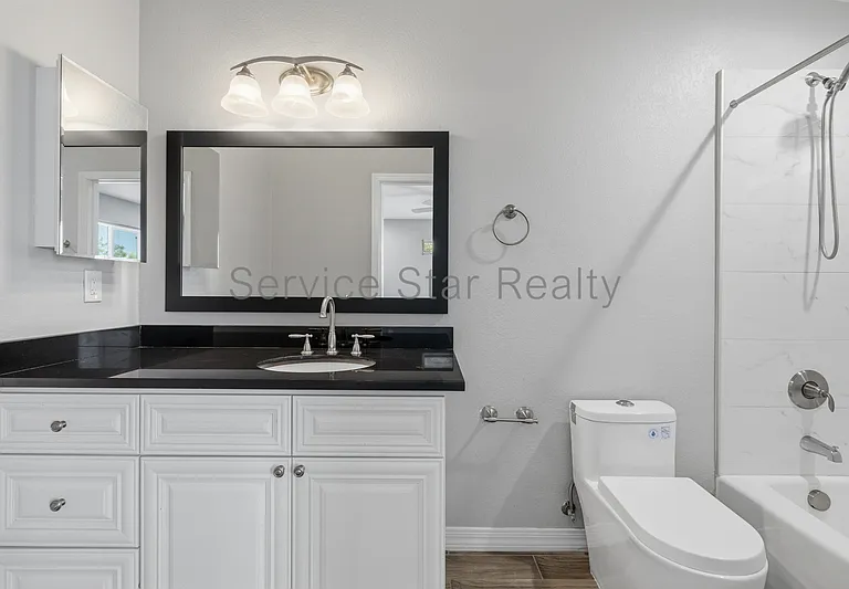 1558 W 5th St — Photo 20