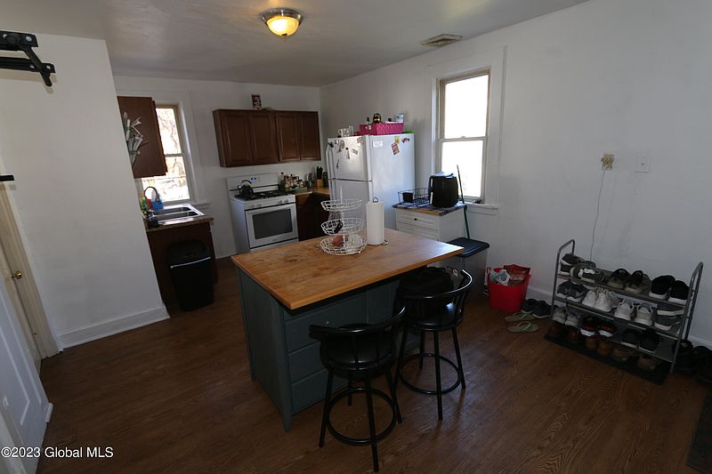 3rd image of 603 Seneca Street