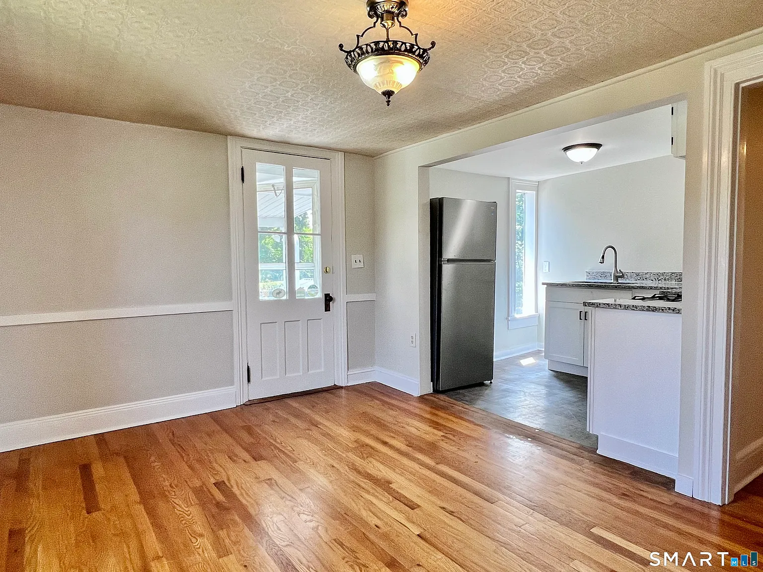 2 bed, 1.0 bath, 1326 sqft, $2,500 — Photo 2