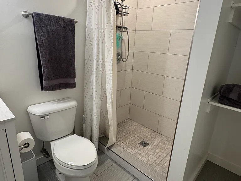 1537 Poplar St #1B — Photo 7