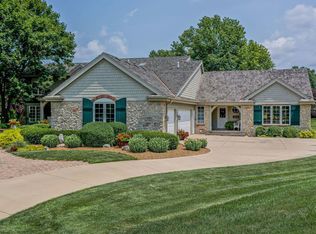 4004 Lakepoint Rd, Champaign, IL 61822